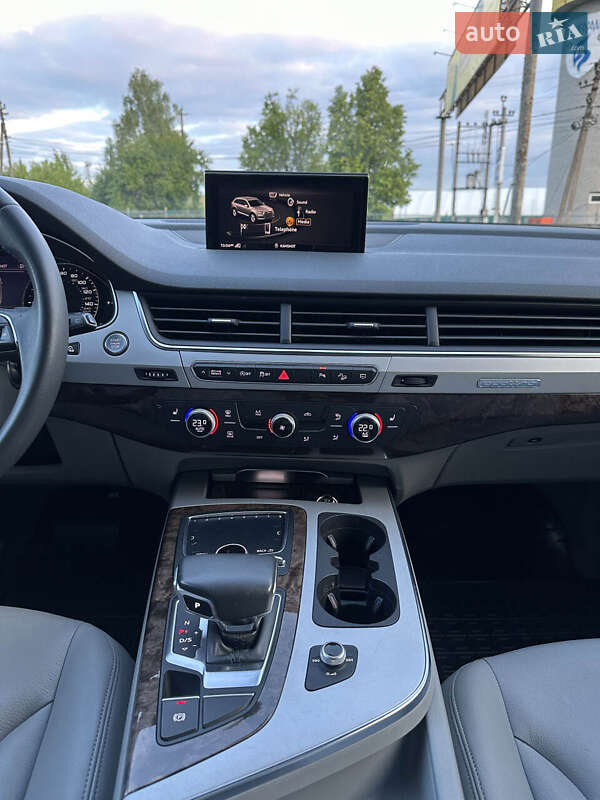 Позашляховик / Кросовер Audi Q7 2018 в Білогородці