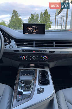 Позашляховик / Кросовер Audi Q7 2018 в 