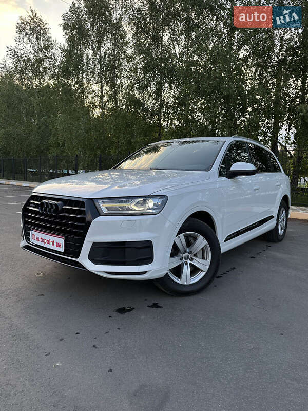 Позашляховик / Кросовер Audi Q7 2018 в 
