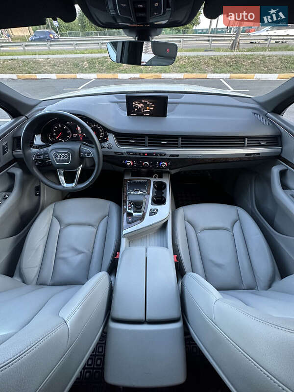 Позашляховик / Кросовер Audi Q7 2018 в Білогородці