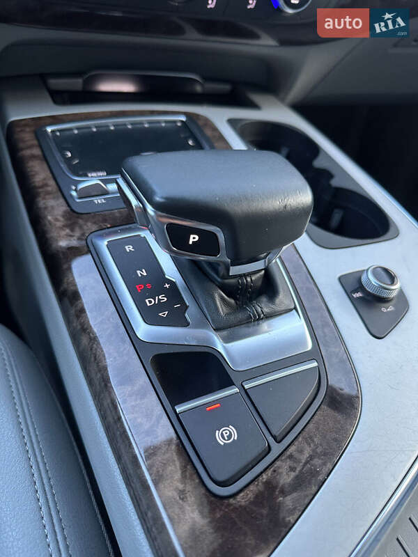 Позашляховик / Кросовер Audi Q7 2018 в Білогородці