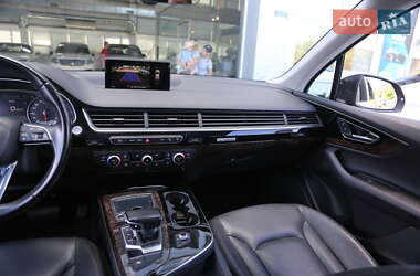 Внедорожник / Кроссовер Audi Q7 2017 в 