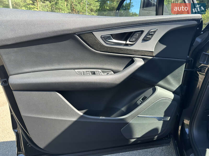 Позашляховик / Кросовер Audi Q7 2019 в Києві