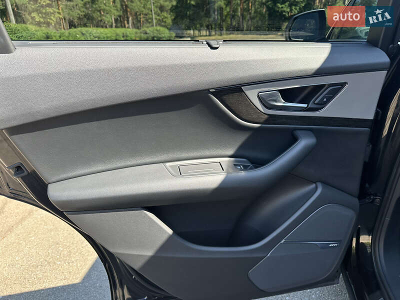 Позашляховик / Кросовер Audi Q7 2019 в Києві