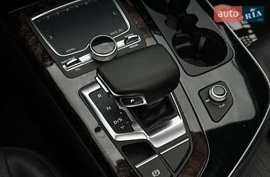 Позашляховик / Кросовер Audi Q7 2016 в 