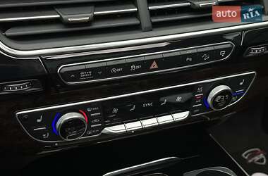 Позашляховик / Кросовер Audi Q7 2016 в 