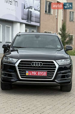 Позашляховик / Кросовер Audi Q7 2017 в 