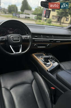 Позашляховик / Кросовер Audi Q7 2017 в 