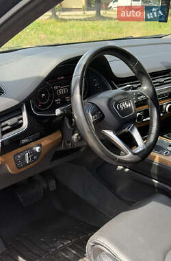 Позашляховик / Кросовер Audi Q7 2017 в 