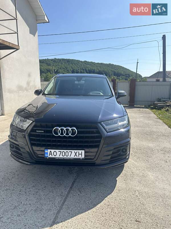 Позашляховик / Кросовер Audi Q7 2016 в 