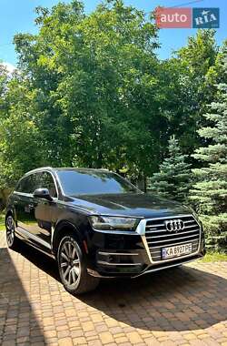 Позашляховик / Кросовер Audi Q7 2017 в 
