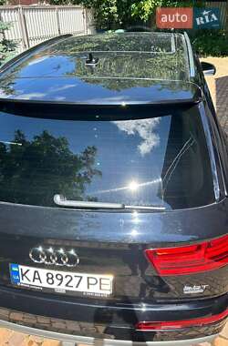 Позашляховик / Кросовер Audi Q7 2017 в 
