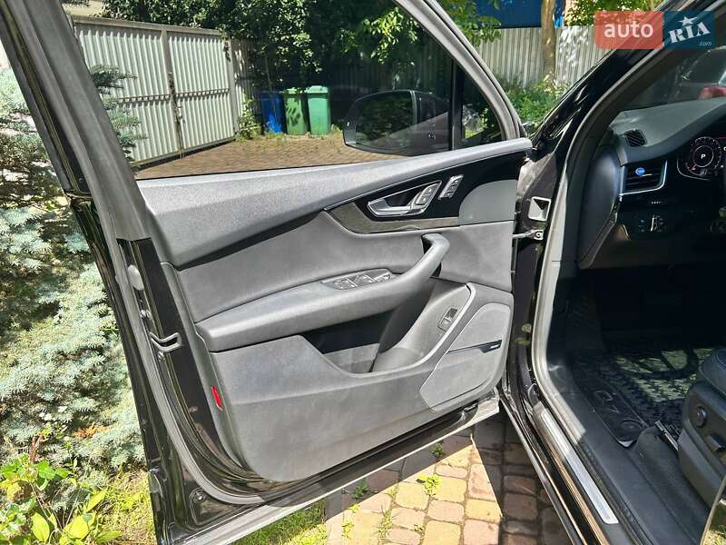 Внедорожник / Кроссовер Audi Q7 2017 в Киеве