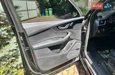 Позашляховик / Кросовер Audi Q7 2017 в 
