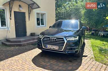 Позашляховик / Кросовер Audi Q7 2017 в 