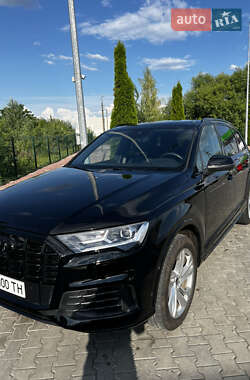 Позашляховик / Кросовер Audi Q7 2020 в 
