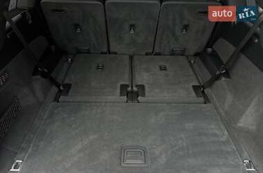 Позашляховик / Кросовер Audi Q7 2020 в 