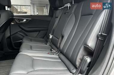 Позашляховик / Кросовер Audi Q7 2020 в 