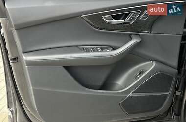 Позашляховик / Кросовер Audi Q7 2020 в 