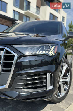 Позашляховик / Кросовер Audi Q7 2020 в 