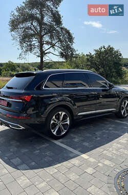 Позашляховик / Кросовер Audi Q7 2020 в 