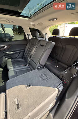 Позашляховик / Кросовер Audi Q7 2020 в 