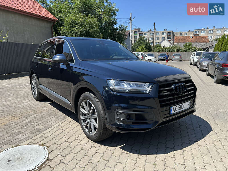 Внедорожник / Кроссовер Audi Q7 2017 в Хусте