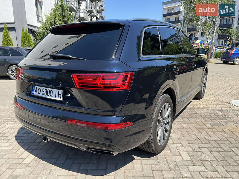 Внедорожник / Кроссовер Audi Q7 2017 в Хусте