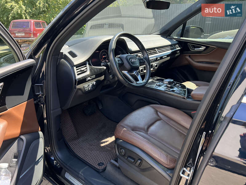Внедорожник / Кроссовер Audi Q7 2017 в Хусте