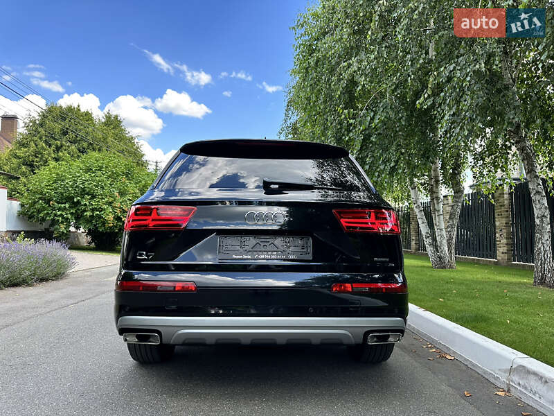 Позашляховик / Кросовер Audi Q7 2018 в Києві
