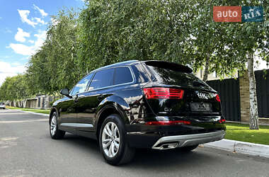 Внедорожник / Кроссовер Audi Q7 2018 в 