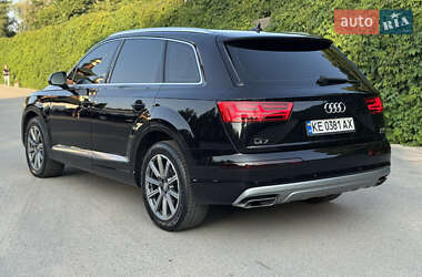 Позашляховик / Кросовер Audi Q7 2015 в 