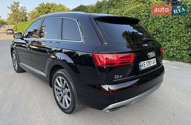 Позашляховик / Кросовер Audi Q7 2015 в 