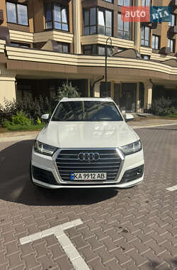 Позашляховик / Кросовер Audi Q7 2017 в 