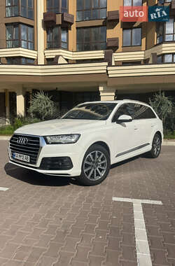 Позашляховик / Кросовер Audi Q7 2017 в 