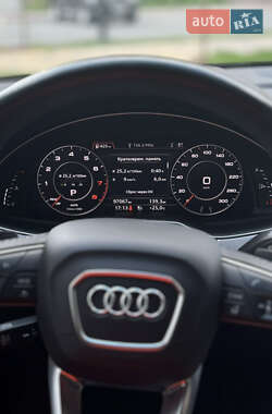 Позашляховик / Кросовер Audi Q7 2017 в 