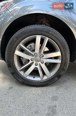 Позашляховик / Кросовер Audi Q7 2013 в 