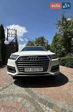 Внедорожник / Кроссовер Audi Q7 2017 в 
