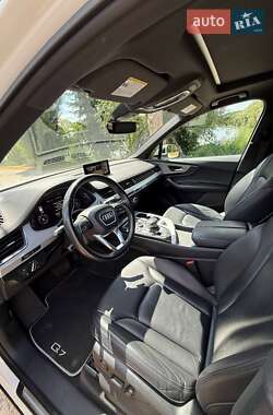 Внедорожник / Кроссовер Audi Q7 2017 в 