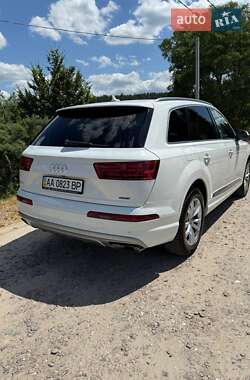 Внедорожник / Кроссовер Audi Q7 2017 в 