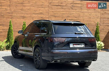 Позашляховик / Кросовер Audi Q7 2017 в 