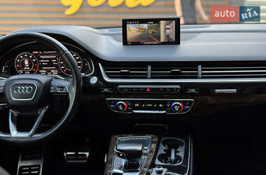 Позашляховик / Кросовер Audi Q7 2017 в 