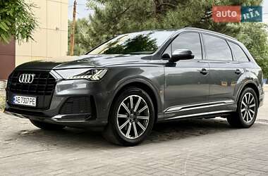 Позашляховик / Кросовер Audi Q7 2021 в 