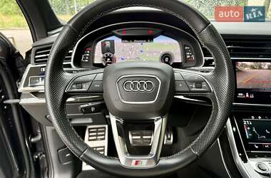 Позашляховик / Кросовер Audi Q7 2021 в 