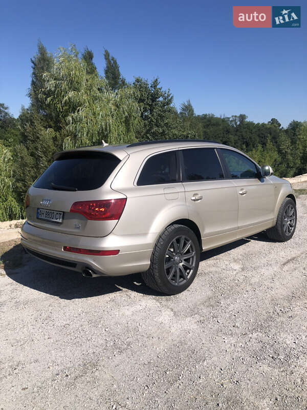 Позашляховик / Кросовер Audi Q7 2013 в Павлограді