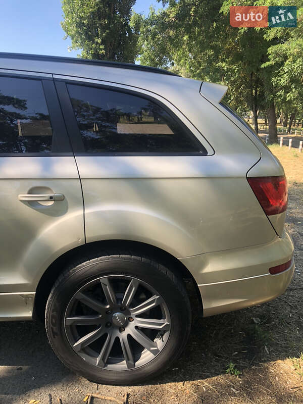 Позашляховик / Кросовер Audi Q7 2013 в Павлограді