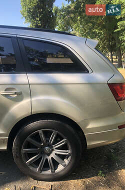 Внедорожник / Кроссовер Audi Q7 2013 в 
