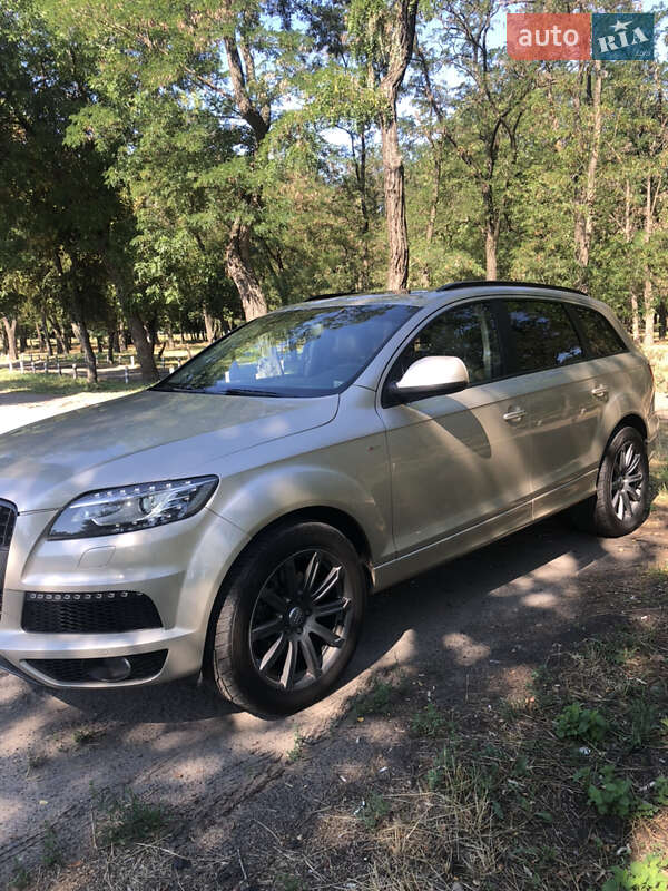 Позашляховик / Кросовер Audi Q7 2013 в Павлограді