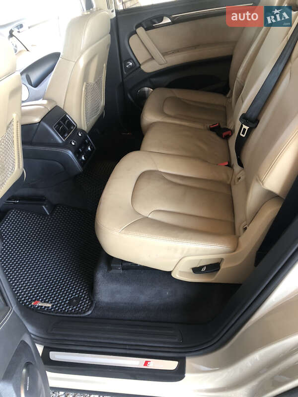 Позашляховик / Кросовер Audi Q7 2013 в Павлограді