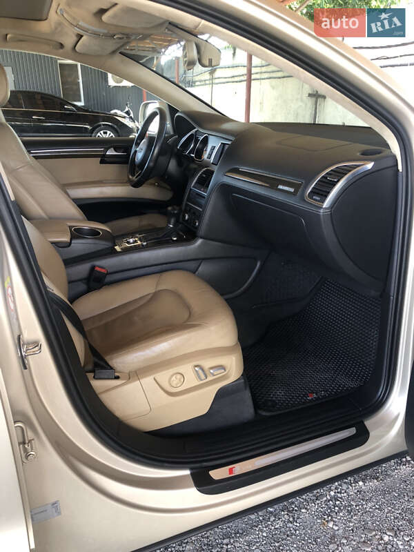 Позашляховик / Кросовер Audi Q7 2013 в Павлограді